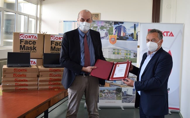 ОКТА со донација на лаптопи и заштитни маски го поддржа образовниот процес во Општина Илинден
